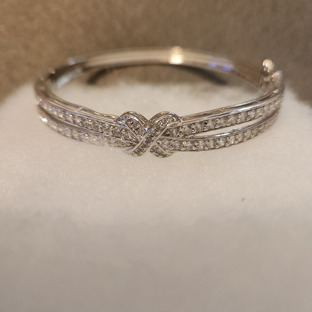 Elegant Sterling Silver Knot Bracelet.